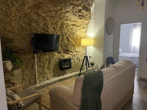 Setenil de las Bodegas Apartment | Top-Rated Stay at Casa Isabel: Family-Friendly Retreat