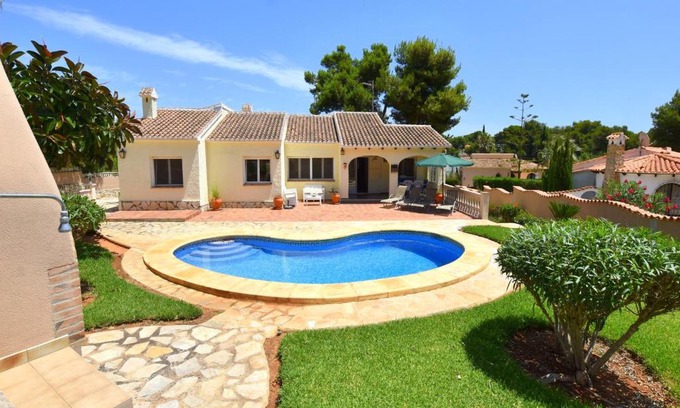 Balcon del Mar House | Casa Isabella: Premium 4-Star Retreat with Pool & Pet Friendly