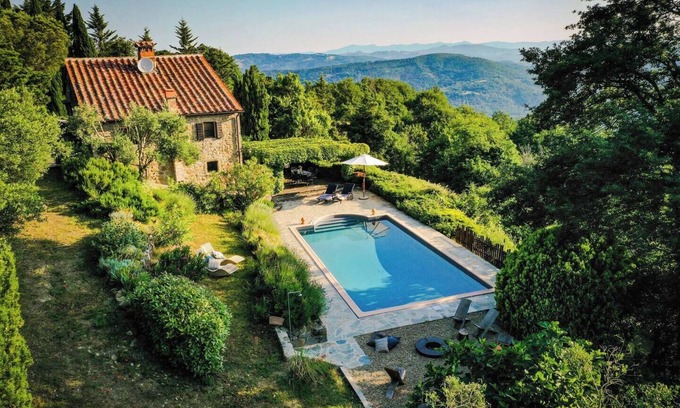 San Leo Bastia Ski Chalet | Casa Isabella - Villa with pool and sauna