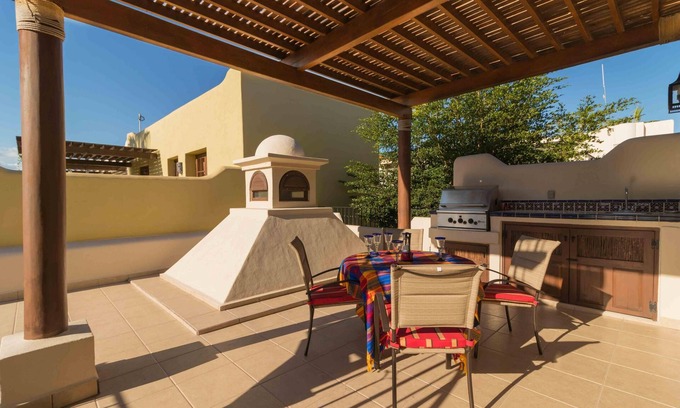 Nopolo House | Cozy 2BR Casa Isla by Casago with Breakfast & Kitchen