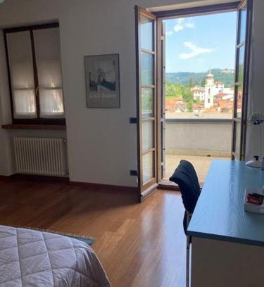 Borghetto di Vara Bed & Breakfast | Welcoming Casa Ivana: Family-Friendly with Breakfast & Hot Tub