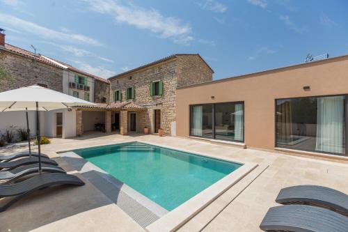 Sosici Villa | Discover Casa Ivini: Oceanfront Retreat with Pool Access