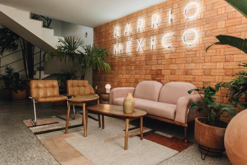 Chapalita House | Experience Casa Ixaya: Pet-Friendly Retreat in Barrio México