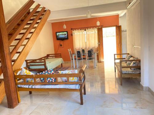 Jabaquara House | Discover Casa Jabaquara: 150m from the Beach, Pet Friendly
