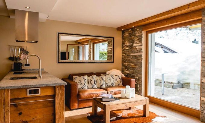 Arosa Apartment | Comfortable Stay at Casa Jacuzzi - Pet and Child Friendly