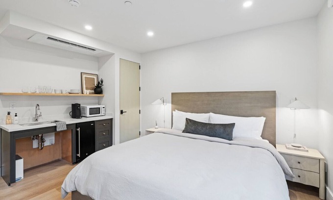 Laguna Apartment | Pet-Friendly Boutique Suite in Downtown Santa Barbara