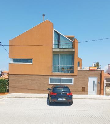 A Ver-o-Mar House | Experience Casa Jardins da Praia with Oceanfront Views