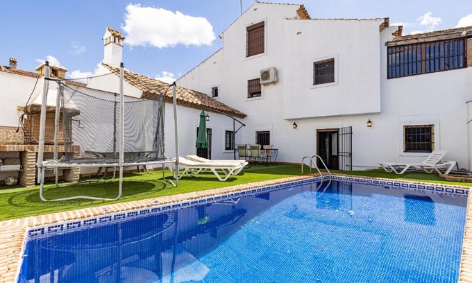 Los Angeles Villa | Discover Casa Jimena: 4-Star Retreat with Pool & Family Fun