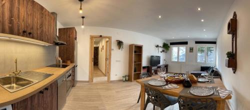 Sort Apartment | Top-Rated Retreat: Apartament Rural La Colomina with Hot Tub