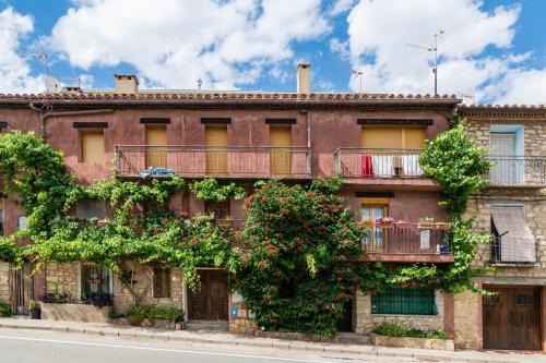 Gea de Albarracin House | Pet-Friendly Retreat at Casa Josefina with Family Amenities