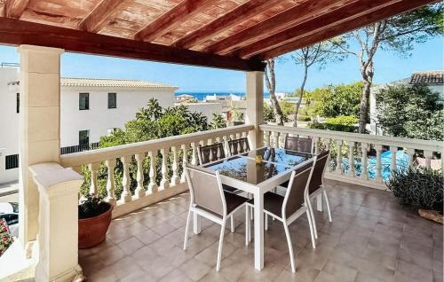 Urbanizacion Mont Ferrutx House | Artistic Retreat with Free WiFi and Family-Friendly Amenities