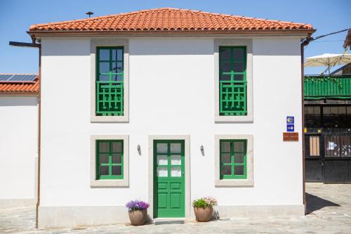 Furelos House | Family-Friendly Retreat at Casa Juanita Awaits You