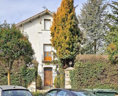 Las Navas Del Marques House | Pet-Friendly Retreat at Casa Julián for Family Getaways