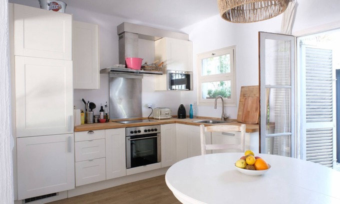Pals Cottage | Casa Julia: Family-Friendly Cottage with Shared Pool