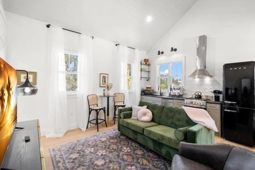 Historic Ybor Apartment | Stylish Casa Julieta Studio in Vibrant Ybor - 10/10 Rating