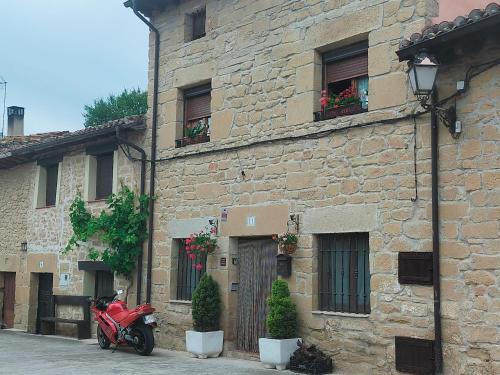 Sajazarra House | Cozy Vacation Home with WiFi, BBQ & Pet-Friendly Options