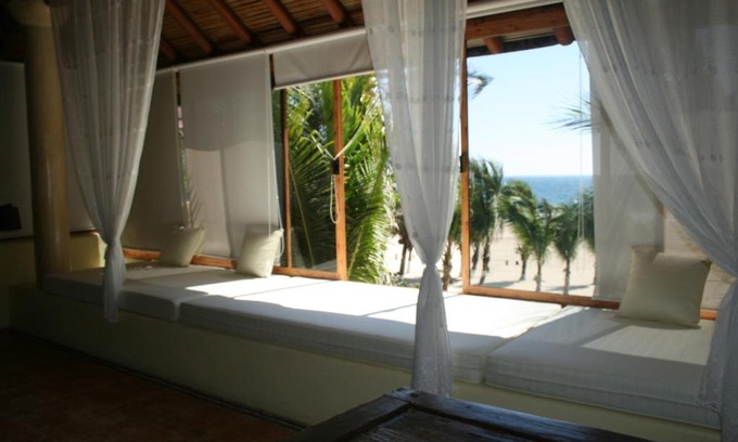 Ixtapa - Zihuatanejo Hotel | Discover Casa Kaukan: Oceanfront Paradise with Pool Access
