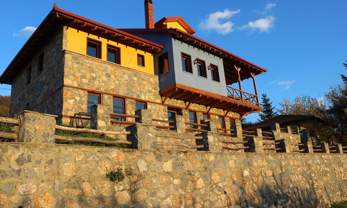 Edessa Ski Chalet | Relax at Casa Kedrova, Kaimaktsalan's Scenic Retreat