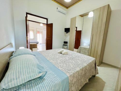 Capaci House | Cozy Casa Kennedy: Guest Rated 9.2 with Family & Pet Perks