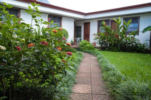 San Pedro House | Cozy Getaway at Casa Kibi Kibi - Rated 9/10 with Breakfast