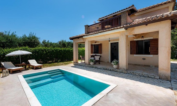 Porto Koukla Villa | Oceanfront Casa Koukounaria: Rated 9/10 & Pet Friendly