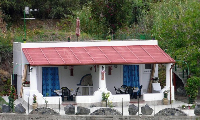 Lipari House | Pet-Friendly Getaway at Casa Kristin & Iris - Rated 10/10!