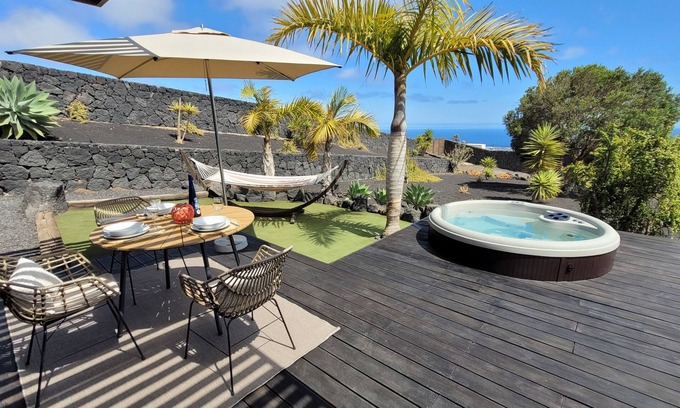 La Asomada Apartment | Casa La Asomada: Scenic Views with Hot Tub and Pool Access