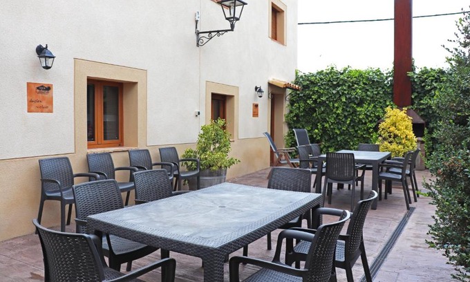 Barbastro House | Cozy Casa la Barbacana: Pet-Friendly with Breakfast Included