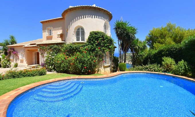 Mar Azul Ski Chalet | Experience 5055 Casa La Barraca with Spa & Pet-Friendly Perks