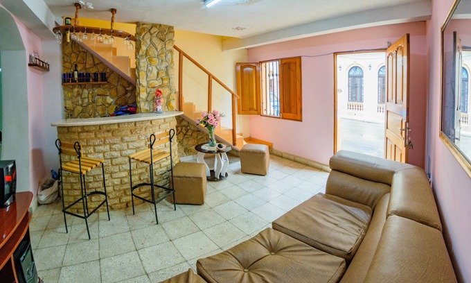 Centro Havana Hotel | Discover Casa La Bayamesa: Family-Friendly Hotel with Spa