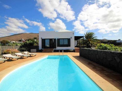 Yaiza House | Experience Comfort at Casa La Cancela - 4-Star Retreat