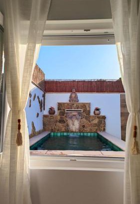 El Colmenar House | Casa la colmena: Oceanfront Retreat with Stellar Reviews