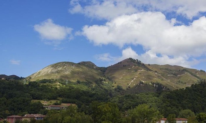 Llueves House | Experience Casa La Cruz: Family-Friendly Stay Near Cangas