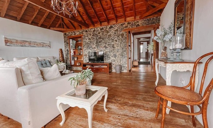 Santa Cruz de la Palma House | Oceanfront Casa La Encarnación: Guest Rated 9.7/10