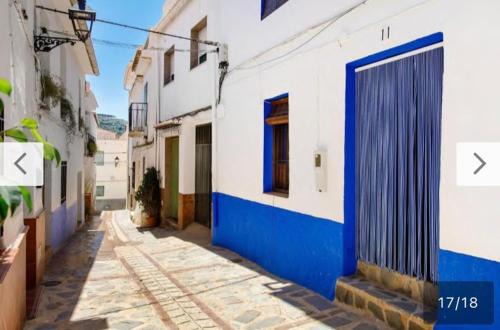 Guajar Fondon House | Family-Friendly Retreat at Casa La Estrella - Rated 10/10
