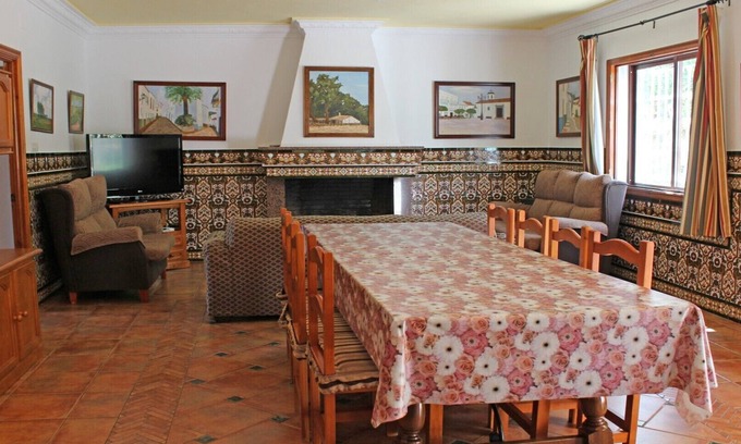 Ubrique Cottage | Ideal Casa La Fresneda for 10 with Spa and Pool Access