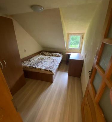 Sopotu Nou House | Pet-Friendly Retreat at Casa la Intrare în Cheile Nerei