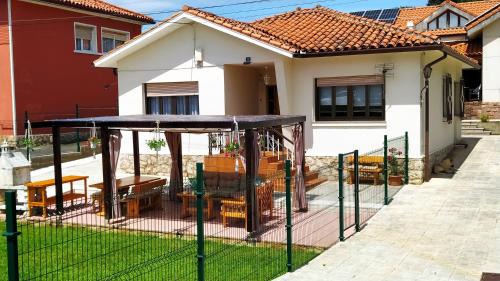 Guarnizo House | Elegant Casa la Juncara: Oceanfront Escape with Pet Access