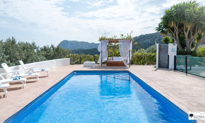 Altea la Vella Cottage | Casa La Lloma for 10 pers. Equipped with a small workshop, for bicycles.