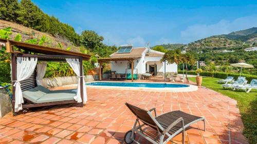 Canillas de Albaida House | Relax at Casa La Lomilla in Canillas de Albaida - 4 Star Stay