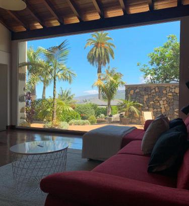 La Orotava Villa | Cozy Casa La Masía: Oceanfront Stay with Family-Friendly Vibes
