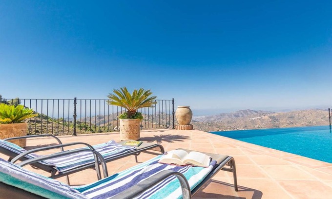 Competa Villa | Family-Friendly Casa La Mirada with Pool Access