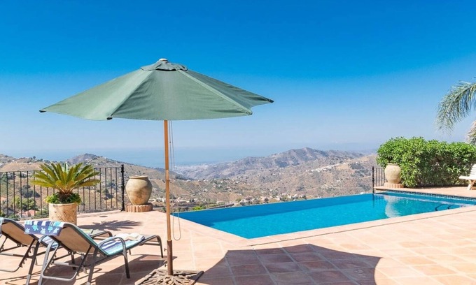 Competa Villa | Idyllic Casa La Mirada - Oceanfront Retreat in Cómpeta