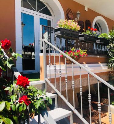 Las Navas Del Marques Apartment | Pet-Friendly Casa La Montaña - Guest Rated 9.7/10