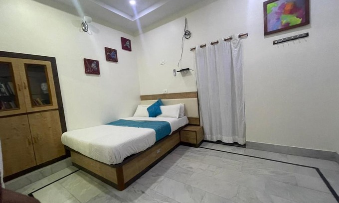 Amar Sagar Pol Apartment | Welcoming Casa La Mystica: Pet-Friendly Family Retreat