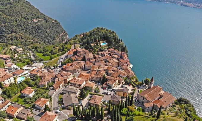 Pieve Apartment | Oceanfront Retreat at Casa La Pief 3 Blue - Guest Rated 9.1
