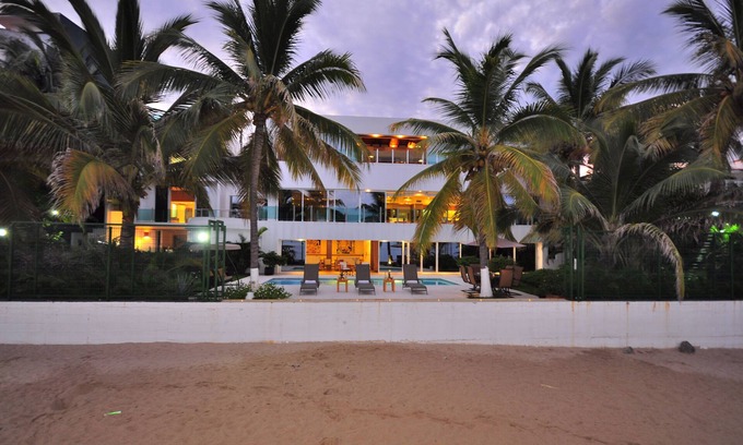 Colonia 5 de Diciembre House | Experience Casa La Playa: Beachfront Bliss with Private Pool