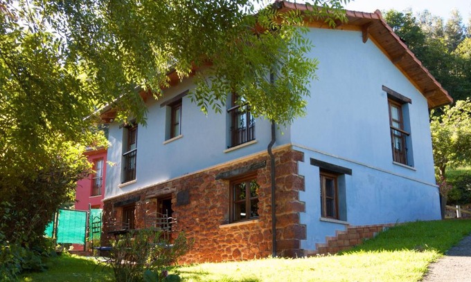 Camoca House | Family-Friendly Casa La Pumarada de Villaviciosa - 9.8/10