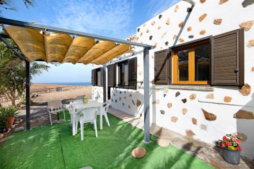 Pajara House | Discover Casa la Solapa: Rated 9.5/10, Family Friendly Stay