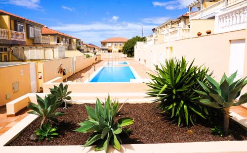 Arenas del Mar House | Cozy Casa la Sonrisa: Enjoy a Poolside Retreat